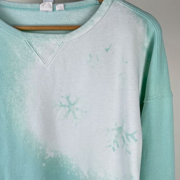 GAP Upcycled DIY Bleach Dyed Snowflake Mint Green Sweatshirt Top Womens Small - Picture 3 of 8